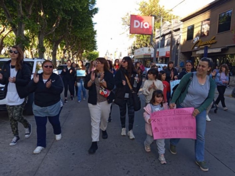 Contin�an los reclamos de acompa�antes terap�uticos